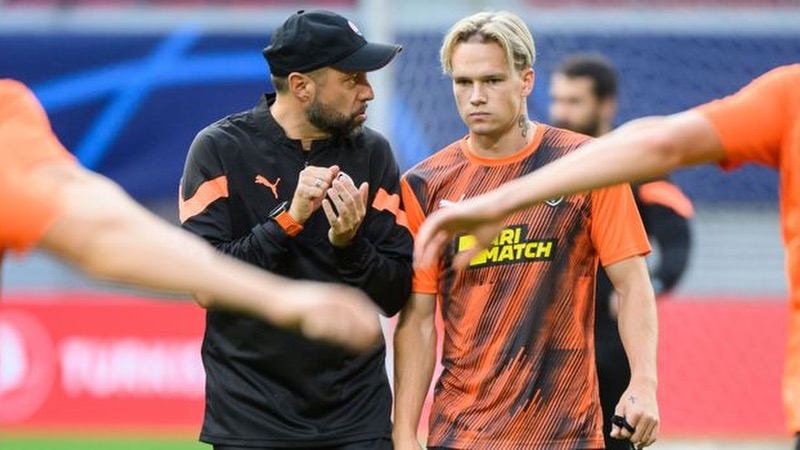 Mykhailo Mudryk chịu ảnh hưởng lớn từ Roberto De Zerbi Mykhailo Mudryk chịu ảnh hưởng lớn từ Roberto De Zerbi